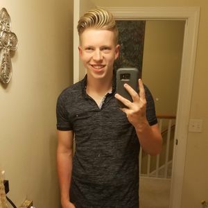 Meet your Posher, Devin